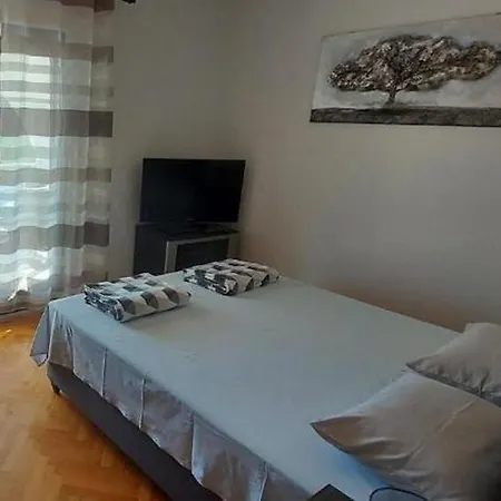 Apartment With Parking Space - 24938 Vodice